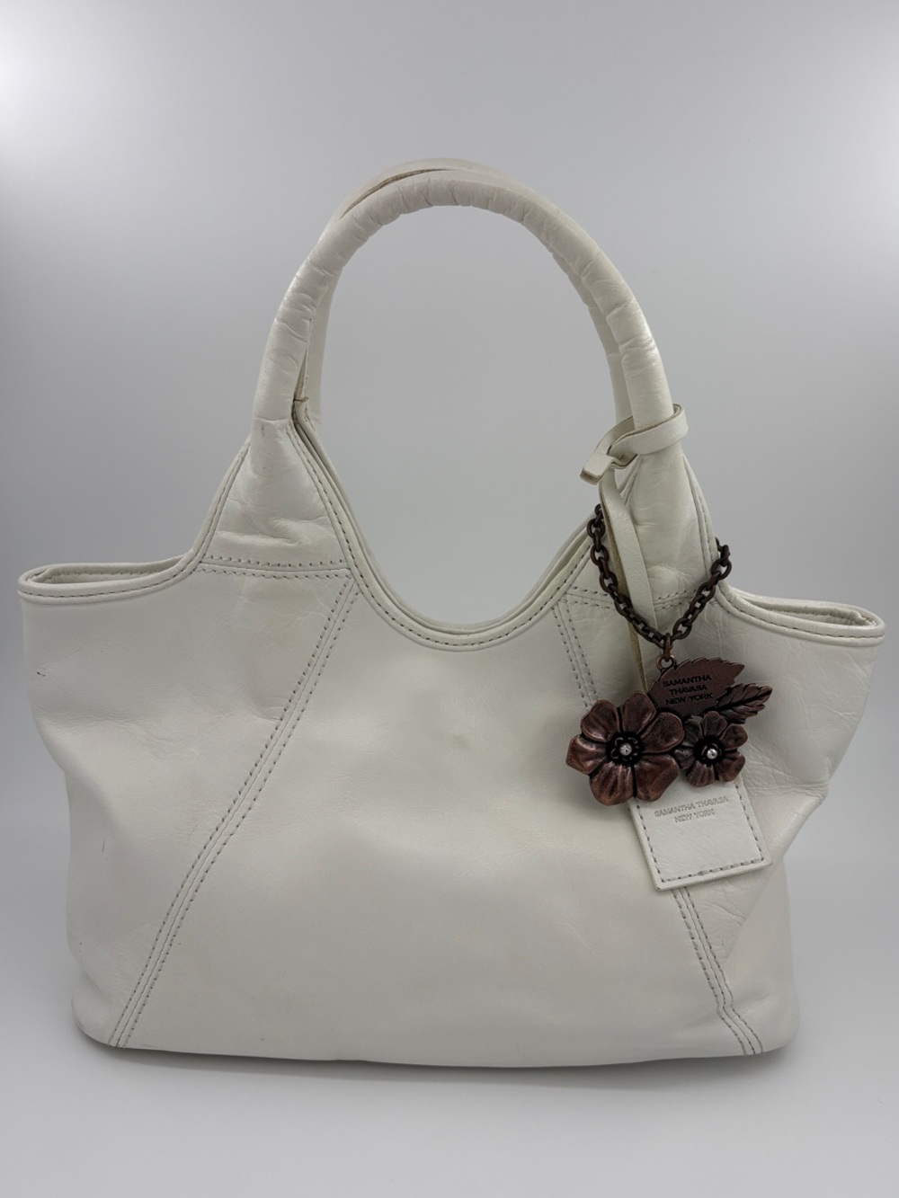 Samantha Thavasa Cream Leather Shoulder Bag with Floral Charm